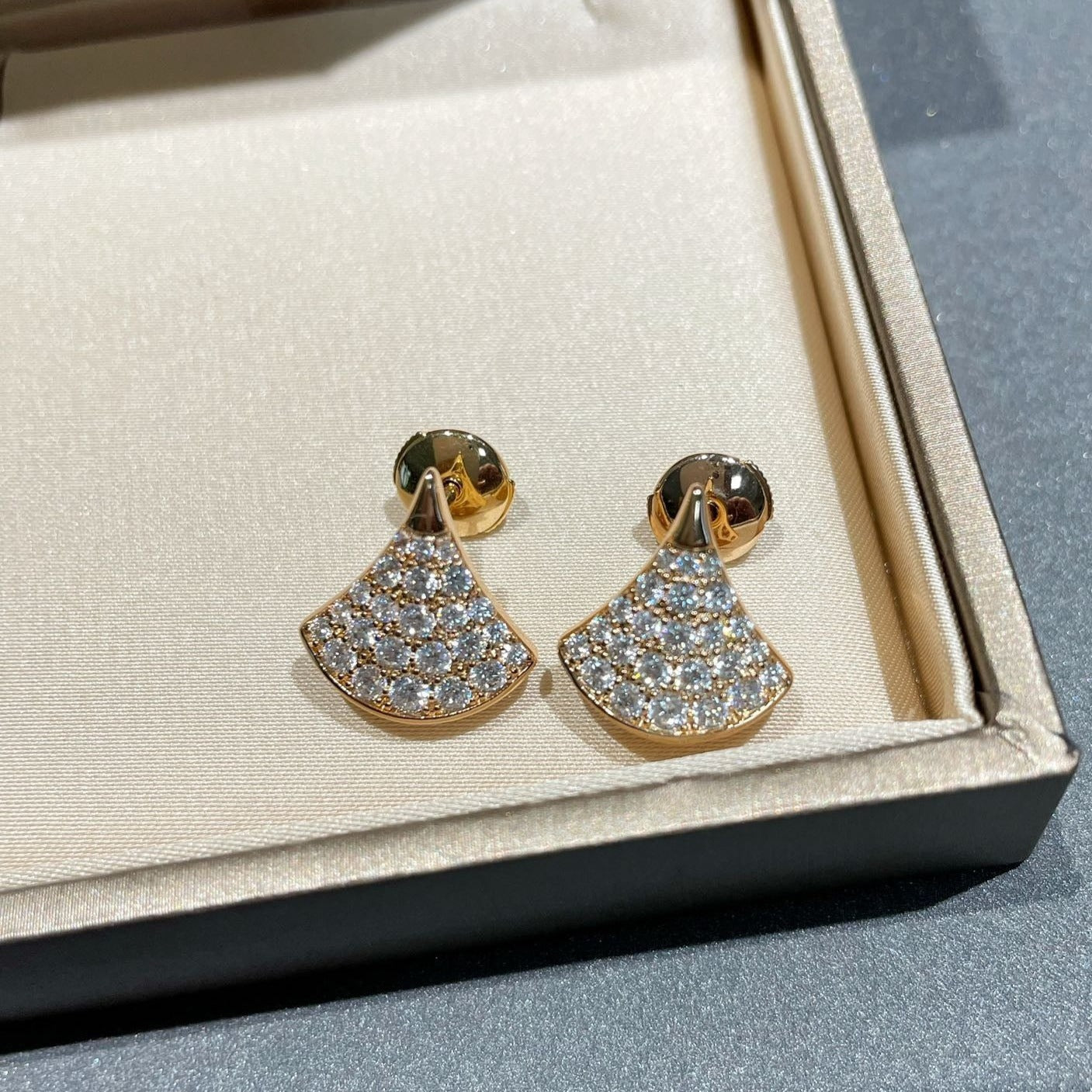 [AuraEcho]DREAM STUD EARRINGS DIAMOND