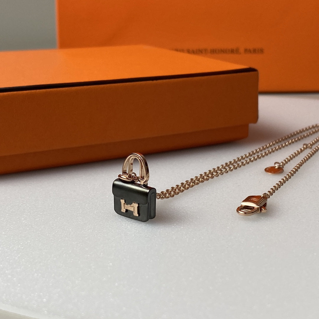 [AuraEcho]CONSTANCE BLACK PEDANT PINK GOLD NECKLACE