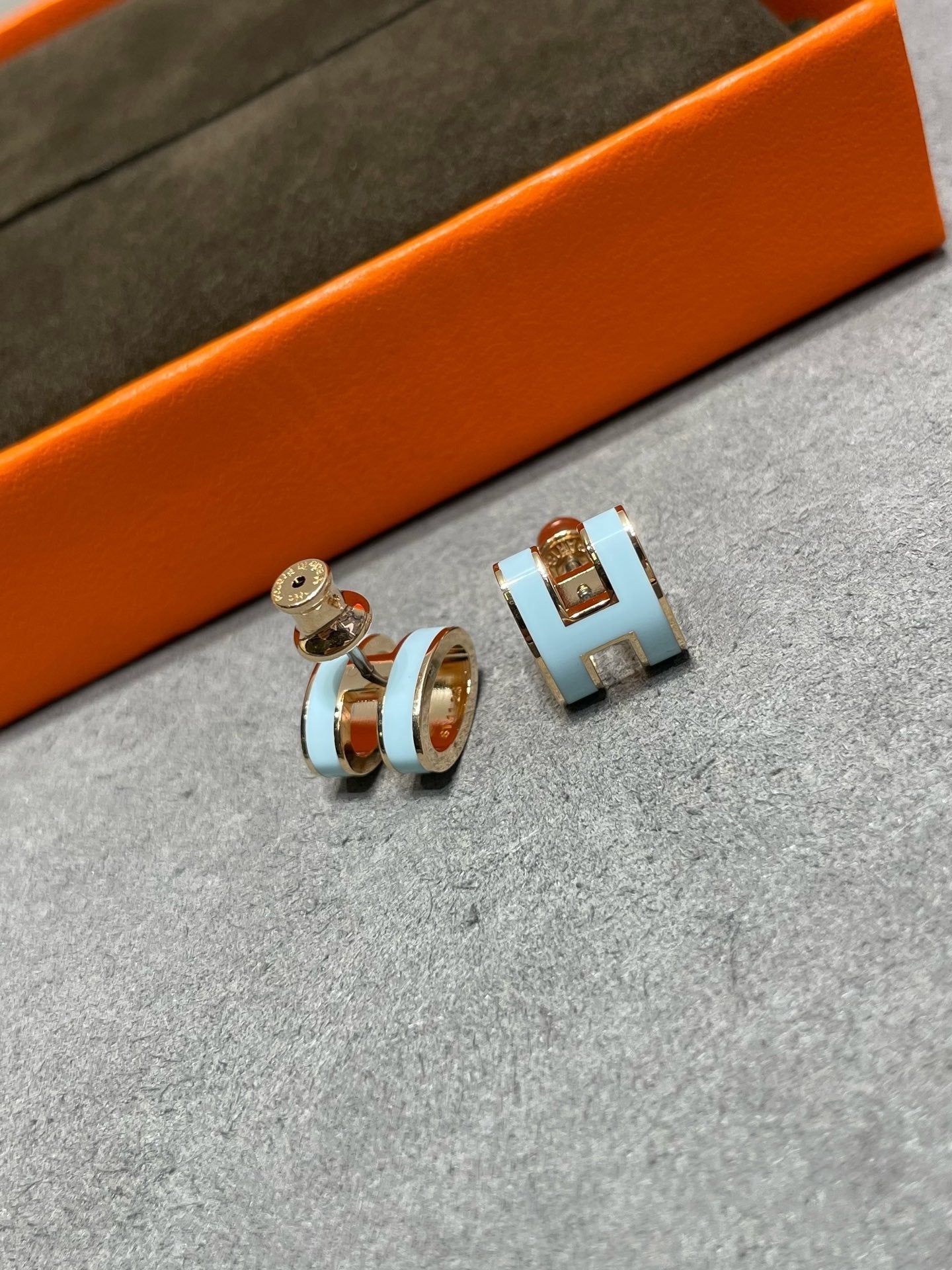 [AuraEcho]POP H SKY BLUE STUD EARRINGS