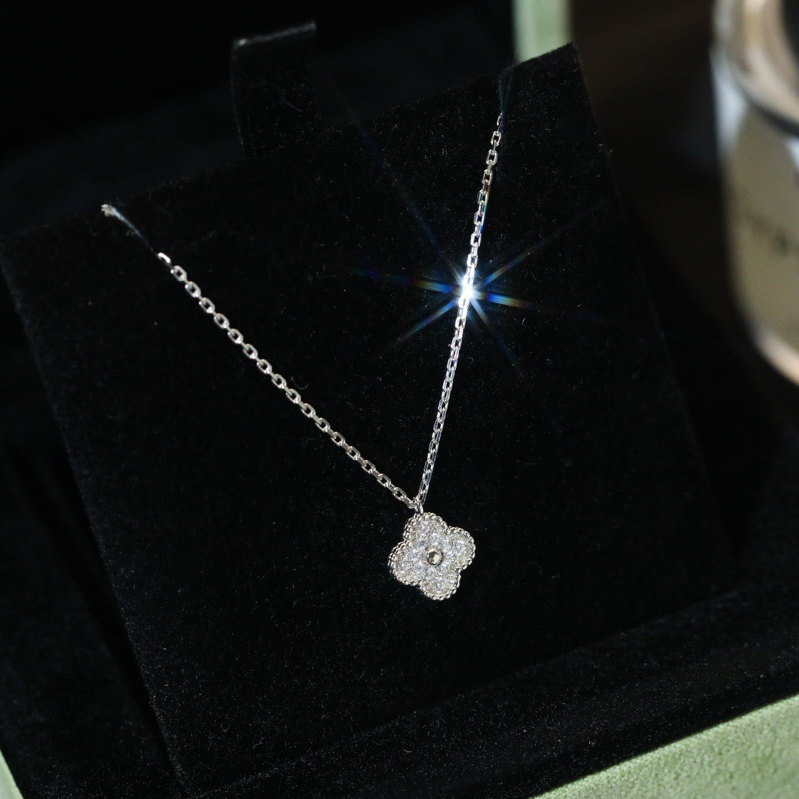 [AuraEcho]CLOVER MINI 9.5MM PENDANT DIAMOND NECKLACE