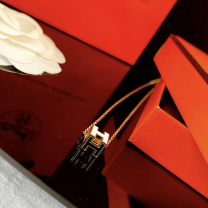 [AuraEcho]H WHITE SQUARE GOLD NECKLACE