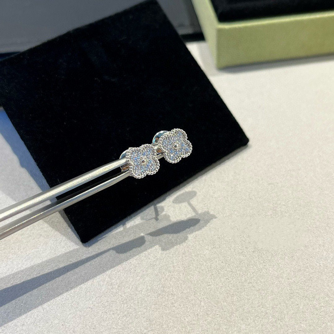 [AuraEcho]CLOVER MINI DIAMOND STUD EARRINGS